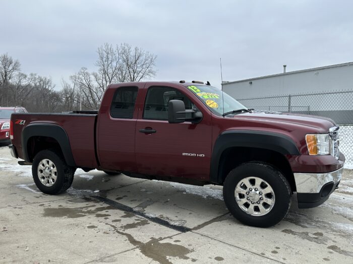 2013 GMC Sierra 2500HD For Sale 4WD Extended Cab SLE - Image 4