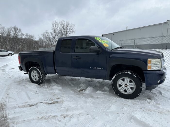 2009 Chevrolet Silverado 1500 For Sale Extended Cab LT 4WD - Image 4