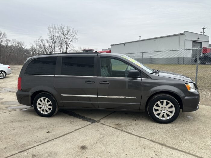 2016 Chrysler Town & Country For Sale Touring - Image 4