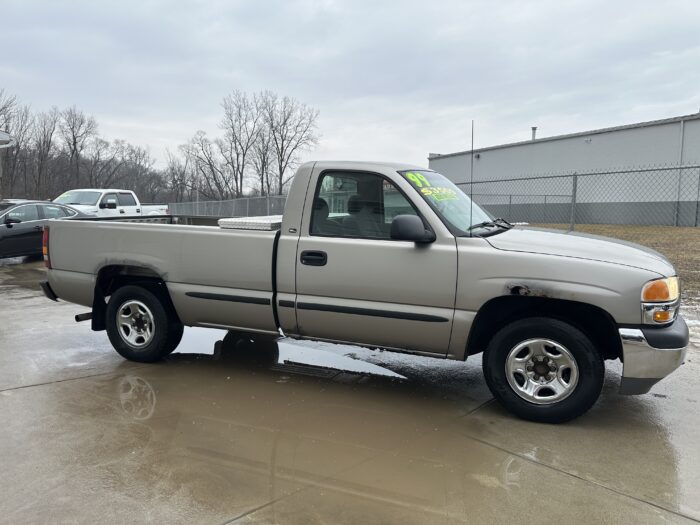 1999 GMC Sierra 1500 For Sale Regular Cab SL 2WD - Image 4