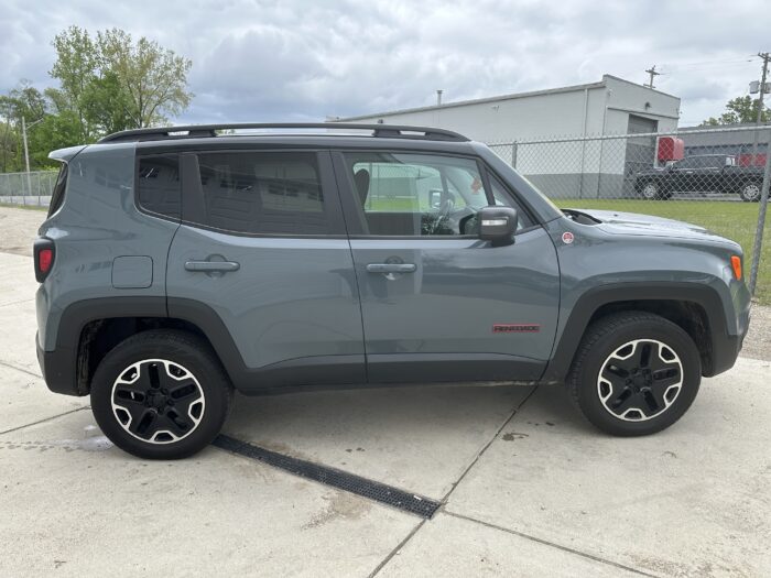 2017 Jeep Renegade For Sale Trail Hawk 4WD - Image 19