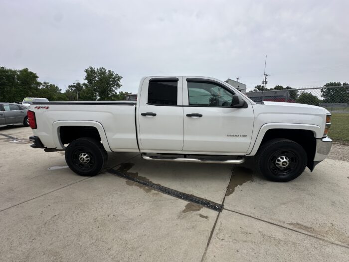 2015 Chevrolet Silverado 2500HD For Sale 4WD Double Cab Work Truck - Image 4