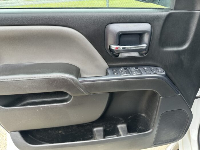 2015 Chevrolet Silverado 2500HD For Sale 4WD Double Cab Work Truck - Image 11