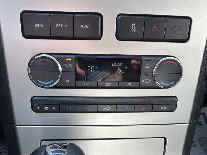 2010 Lincoln MKX For Sale FWD SUV - Image 15
