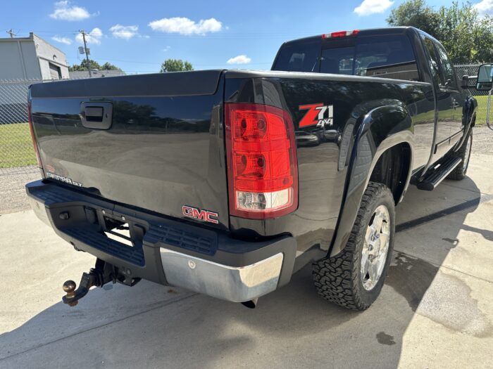 2012 GMC Sierra 2500HD For Sale 4WD Extended Cab SLT - Image 5