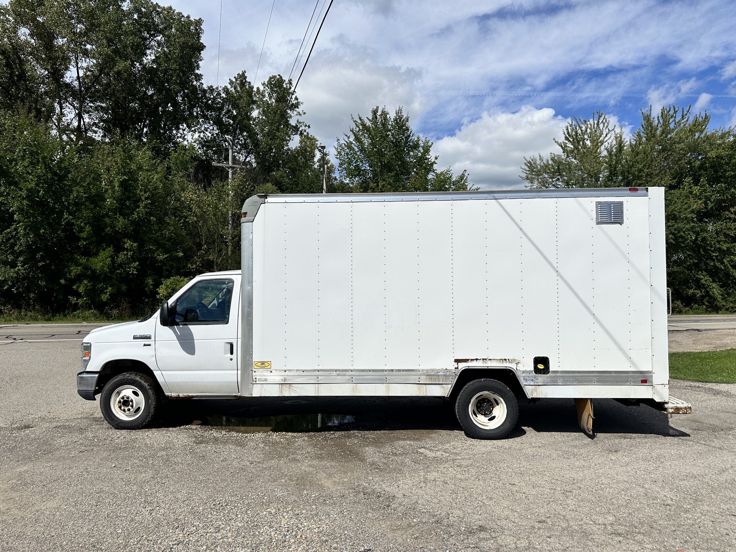 2016 Ford E350 For Sale Cutaway Regular Cab Box Truck 16β Box - Image 9