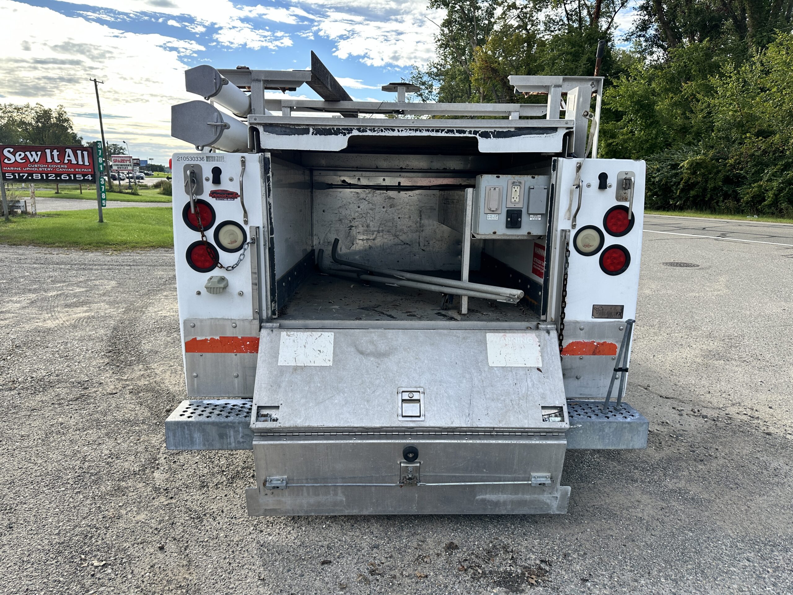 2005 Chevrolet Silverado 2500HD For Sale Regular Cab Utility 2WD - Image 7