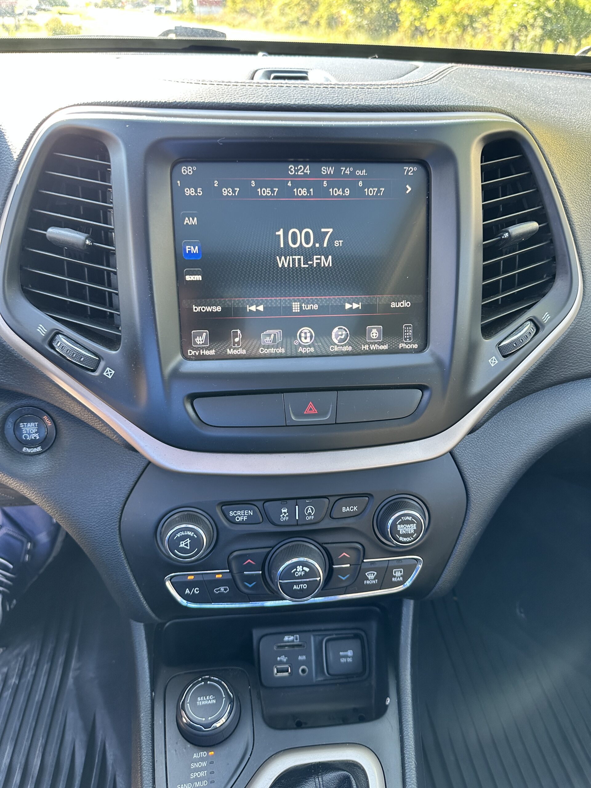 2016 Jeep Cherokee For Sale 75th Anniversary 4WD - Image 15