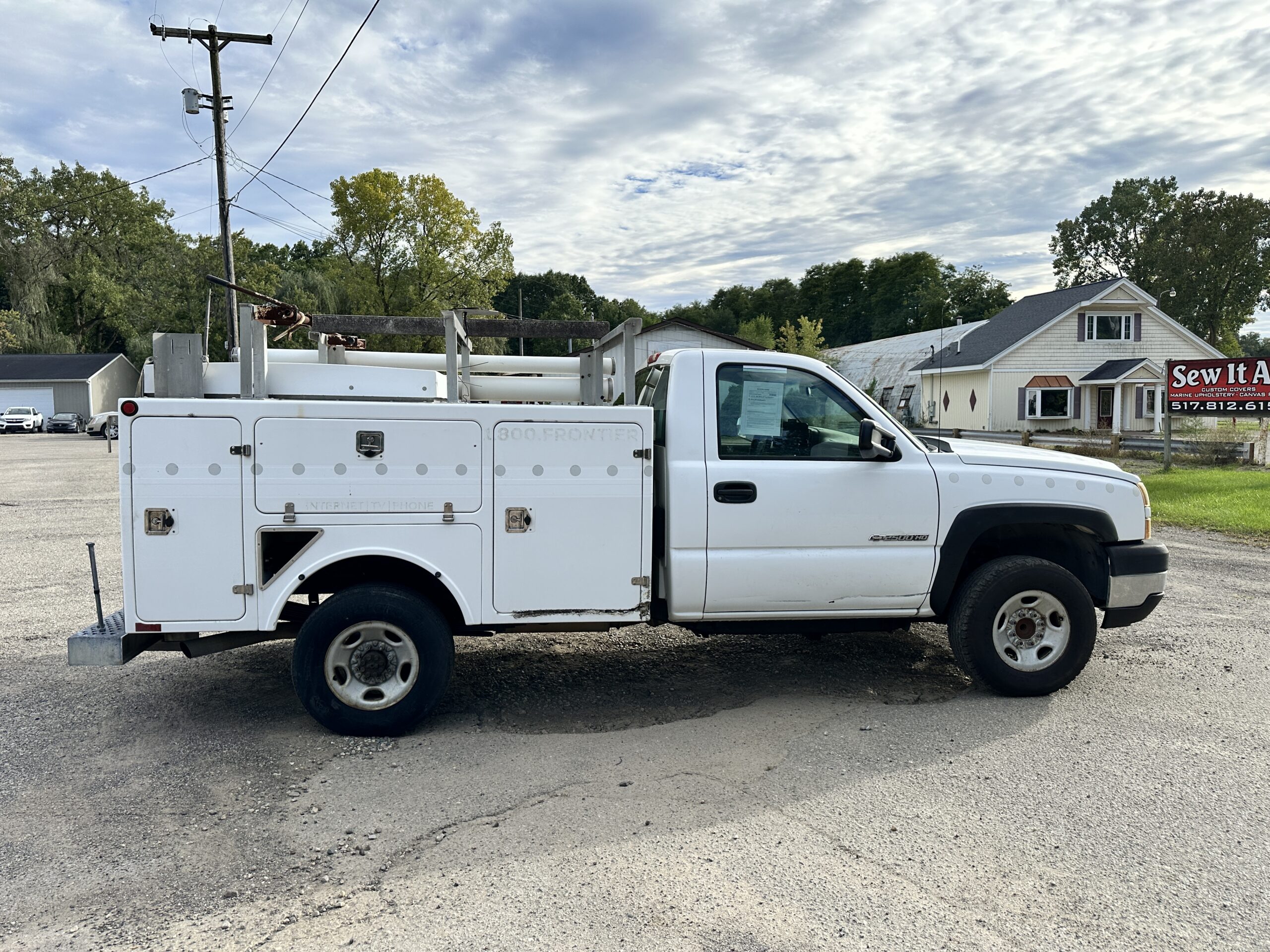 2005 Chevrolet Silverado 2500HD For Sale Regular Cab Utility 2WD - Image 4
